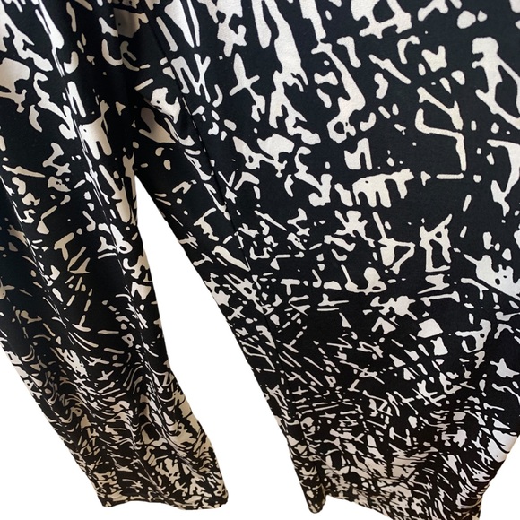 Calvin Klein Black White Abstract Sleeveless Jumpsuit - Picture 4 of 13